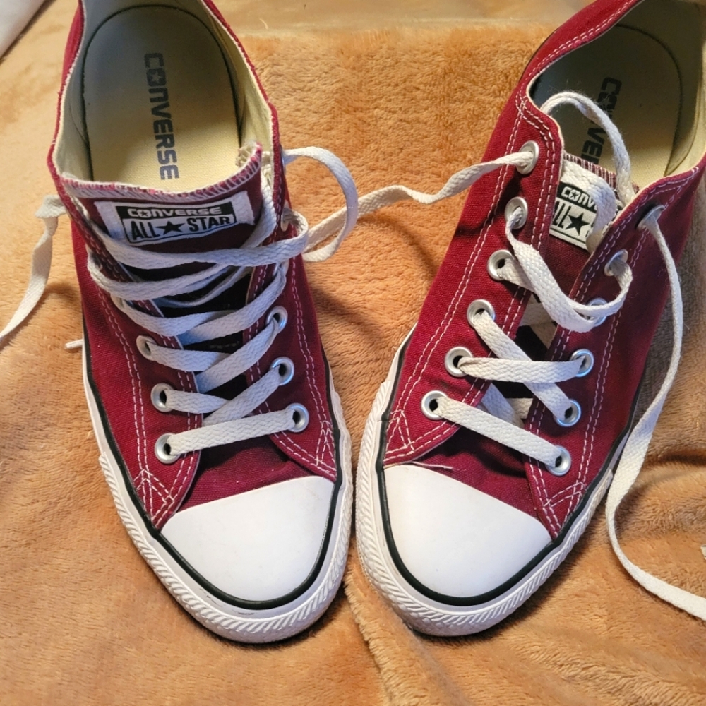 Womans Low Top Converse